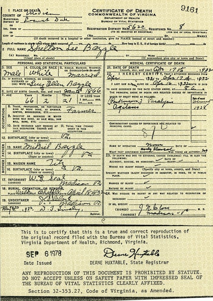 A page of an old paper with the birth certificate.